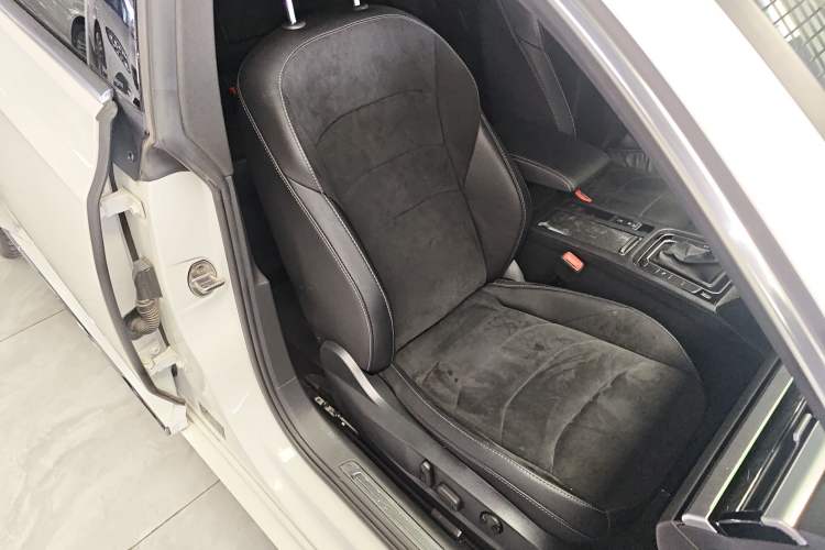 Used Volkswagen FAW-Volkswagen CC 2021 330TSI Ignite Edition Right Front Seat