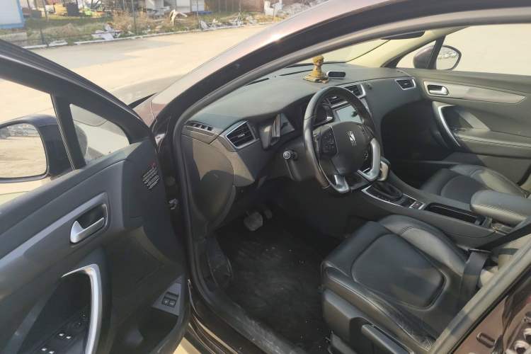 Used DS 5LS 2014 1.6T Elegant Version THP160