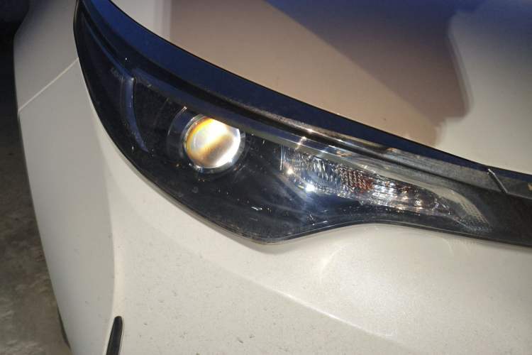 Used Toyota Levin 2017 Revised 185T CVT Elite Edition China V Standard Right Front Headlight