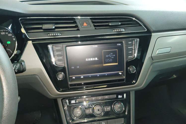 Used Volkswagen Touran 2018 Volkswagen Touran L 280TSI DSG Comfort Edition 7 Seats China V Emission Standard Audio And AC Panel