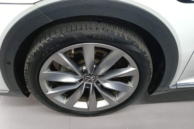 Used Volkswagen FAW-Volkswagen CC 2024 Estate Car 380TSI Hunter's Heart Edition Left Front Wheel Hub