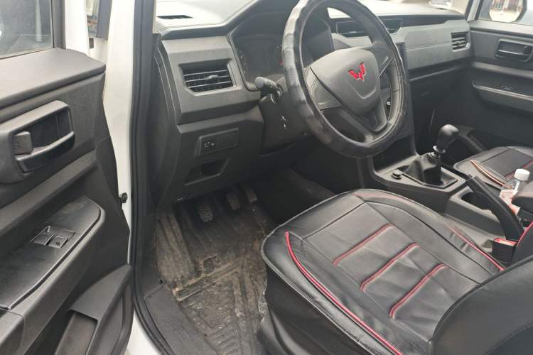 Used Wuling Hongguang PLUS 2020 1.5L Manual Standard Edition 5 Seats Driver Seat