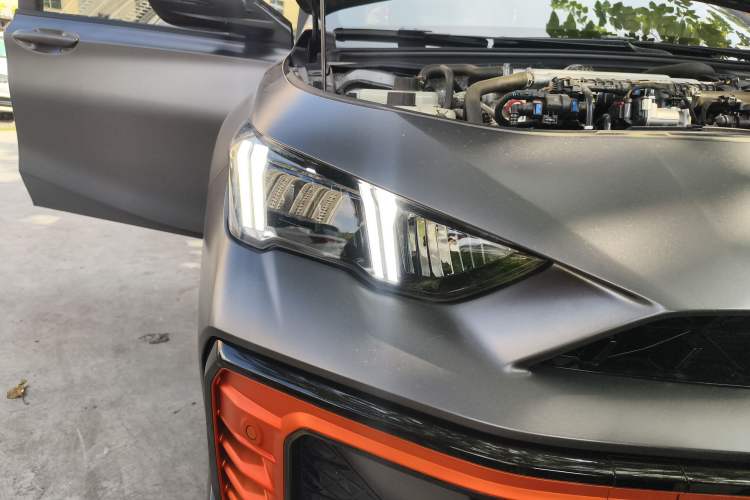 Used GAC Trumpchi EMPOW 2023 400T Automatic R PRO Right Front Headlight