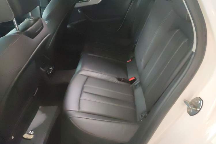 Used Audi A4L 2022 40 TFSI Fashion Dynamic Model
