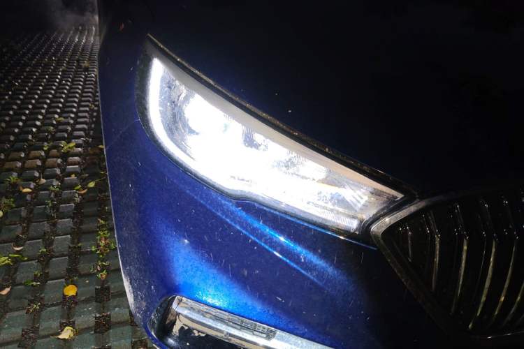 Used Hongqi H5 2018 30TD Smart Connect Dynamic Edition Right Front Headlight