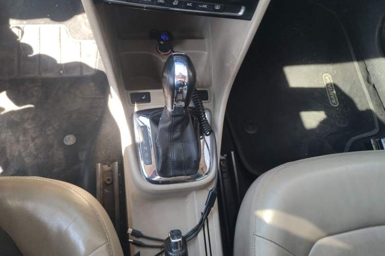 Used Volkswagen Santana 2013 1.6L Automatic Luxury Edition Gear Lever