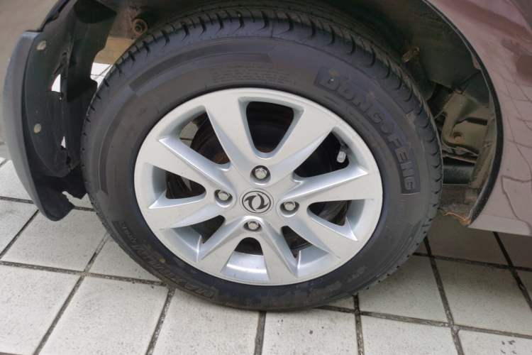 Used Dongfeng Fengon 330 2019 1.5L 330S Manual Comfort Version China VI Standard Right Rear Wheel Hub