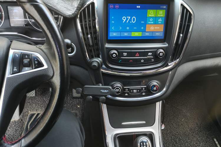 Used Baojun 560 2015 1.8L manual luxury version