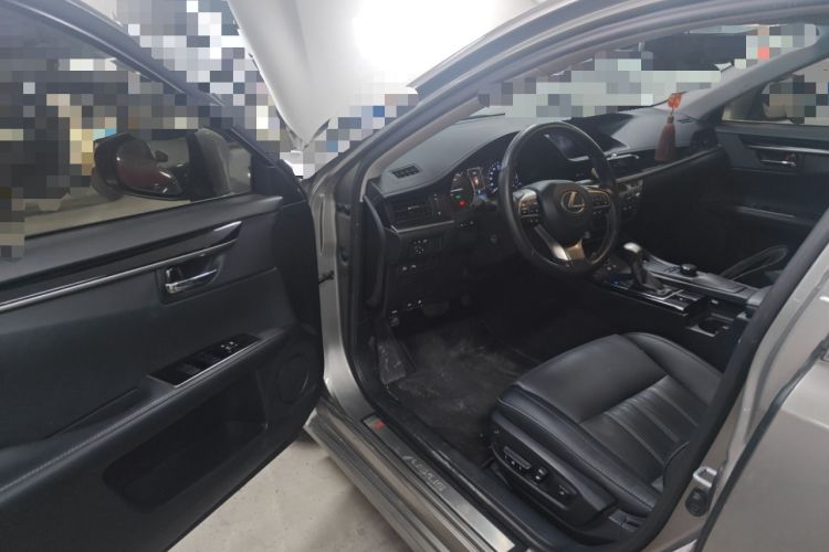 Used Lexus ES 2015 300h Comfort Edition Driver Seat