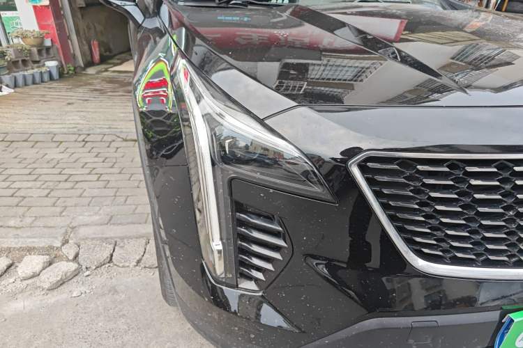 Used Cadillac XT4 2021 28T Two-Wheel Drive Leading Version Right Front Headlight