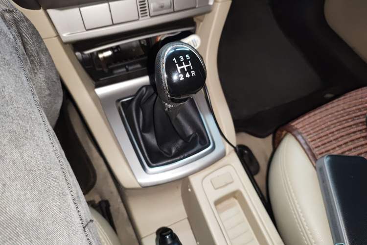 Used Ford Focus 2013 Sedan Classic 1.8L Manual Base Model Gear Lever