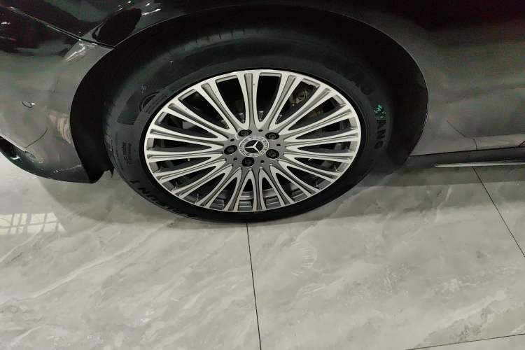 Used Mercedes-Benz E-Class 2019 Restyled E 300 L Sporty and Stylish Edition