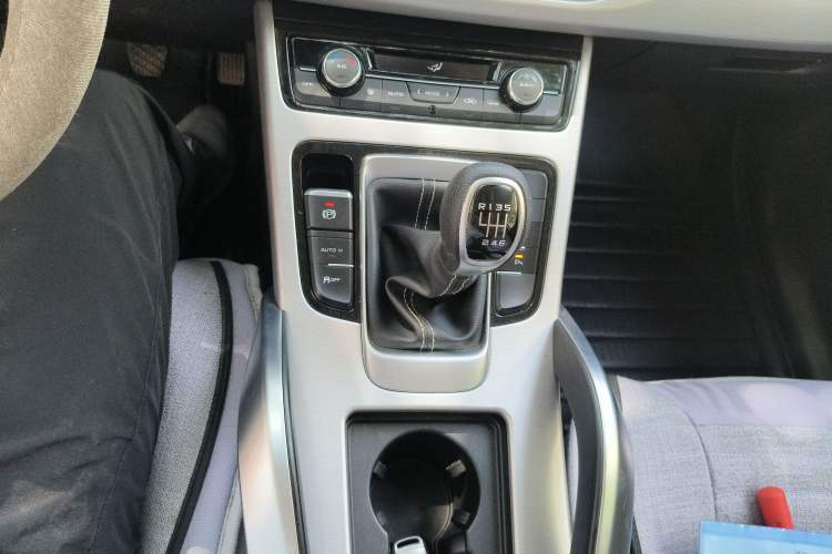 Used Geely Auto Emgrand X7 Sport 2016 2.0L Manual ZhiShang Version Gear Lever