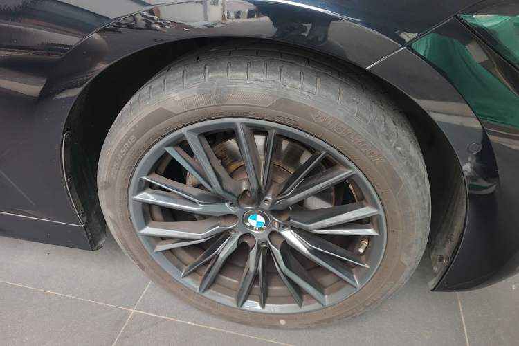 Used BMW 3 Series 2022 325i M Sport Night Edition Package Right Front Wheel Hub