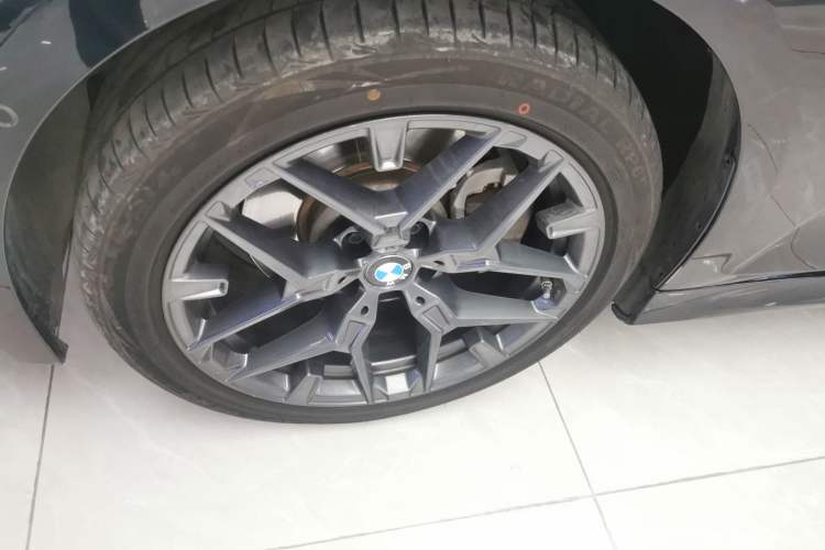 Used BMW 3 Series 2025 330Li M Sport Shadowline Package Left Front Wheel Hub