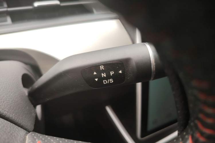 Used NETA V 2022 Long-Range Industry Custom Edition Gear Lever