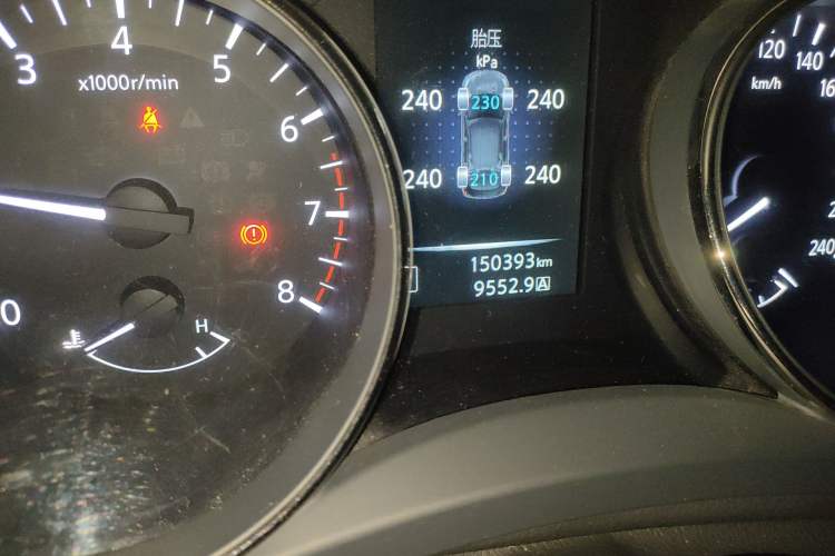 Used Nissan X-Trail 2014 2.0L CVT Comfort Edition 2WD Odometer Close Up