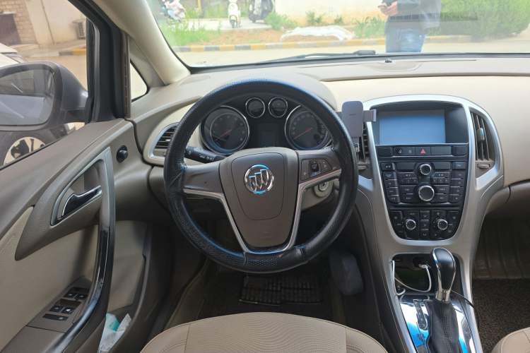Used Buick GT 2013 GT 1.6L Automatic Fashion Edition Steering Wheel