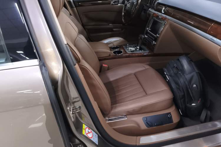 Used Volkswagen Phaeton 2012 3.0L Executive Version
