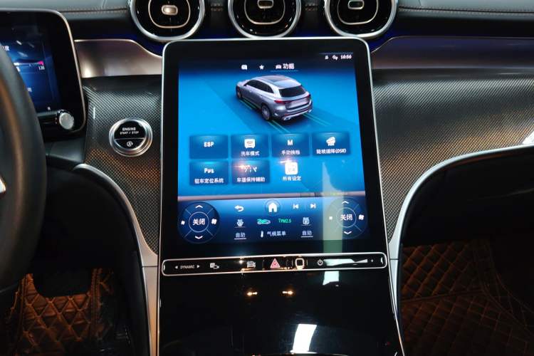 Used Mercedes-Benz GLC 2023 Facelift GLC 260 L 4MATIC Dynamic Version 5 Seats Audio And AC Panel