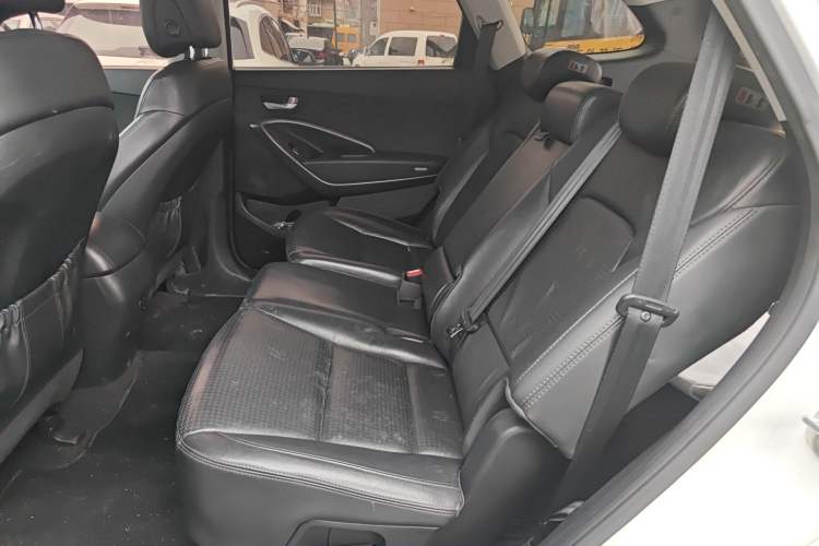 Used Hyundai Grand SantaFe 2013 3.0L 7-Seater Four-Wheel-Drive Comfort Edition Left Rear Seat