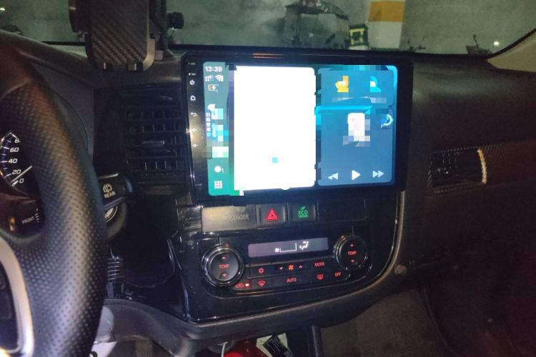 Used Mitsubishi Outlander 2014 2.4L 4x4 Deluxe Value Edition 7 Seats Audio And AC Panel