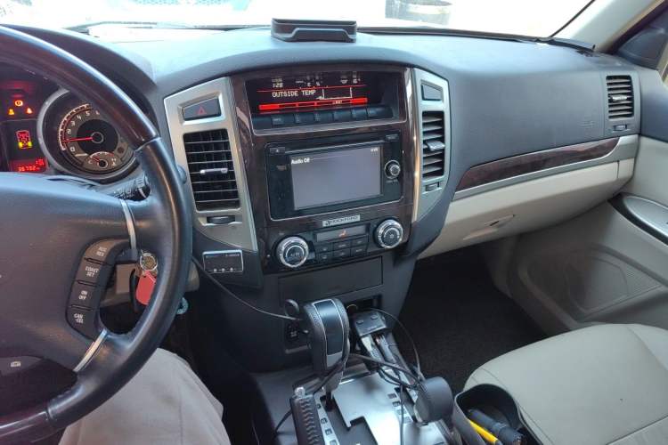 Used Mitsubishi Pajero 
