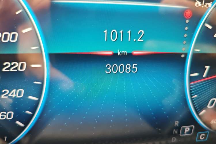 Used Mercedes-Benz A-Class 2022 Revised Version A 200 L Sport Sedan Fashionable Style Odometer Close Up