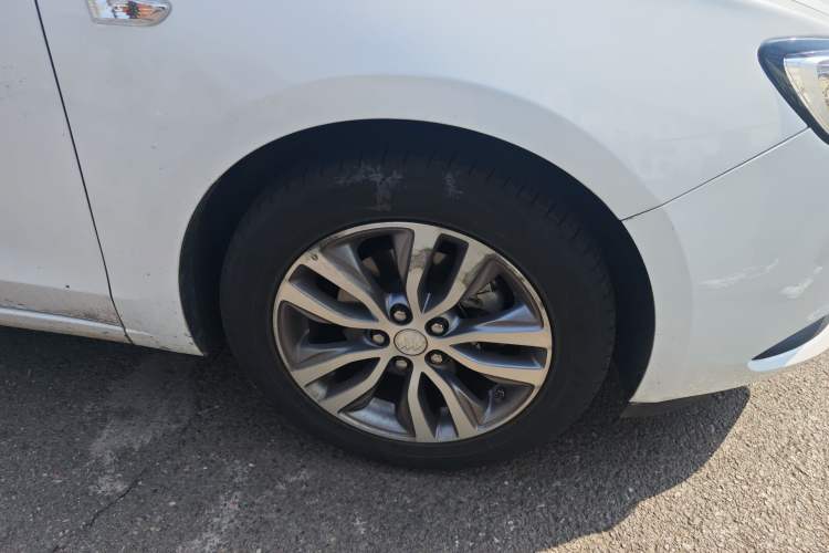 Used Buick GT 2018 18T Automatic Elite Model Right Front Wheel Hub