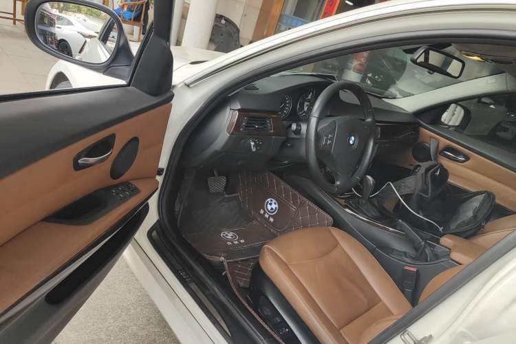 Used BMW 3 Series 2011 320i Sport Edition Driver Seat