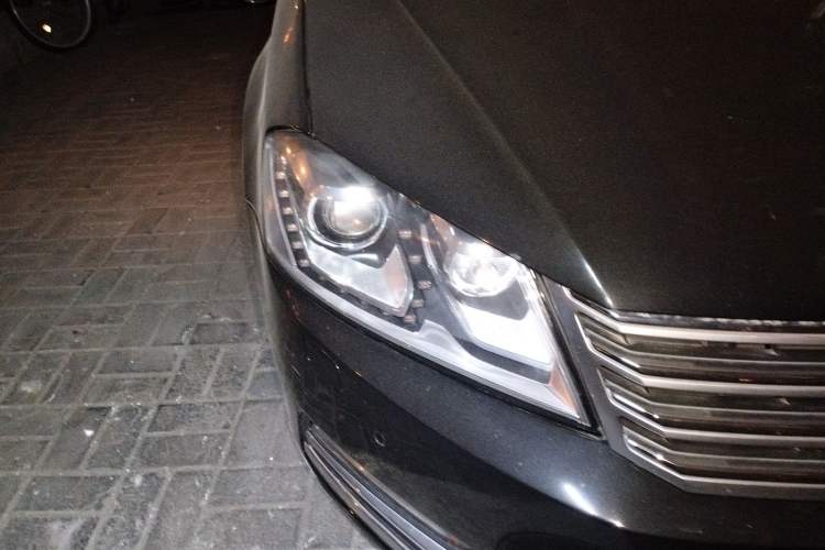 Used Volkswagen Magotan 2013 1.8TSI Luxury Model Right Front Headlight