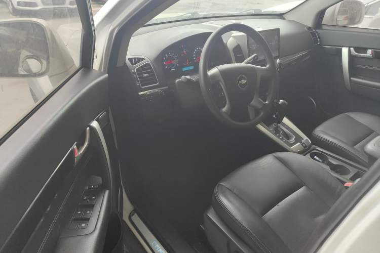 Used Chevrolet Captiva 2014 2.4L Two-Wheel Drive Urban Version 7 Seats Driver Seat