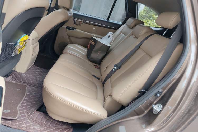 Used Hyundai Santa Fe Classic 2012 2.4 Comfort Edition 7-Seater Four-Wheel Drive
