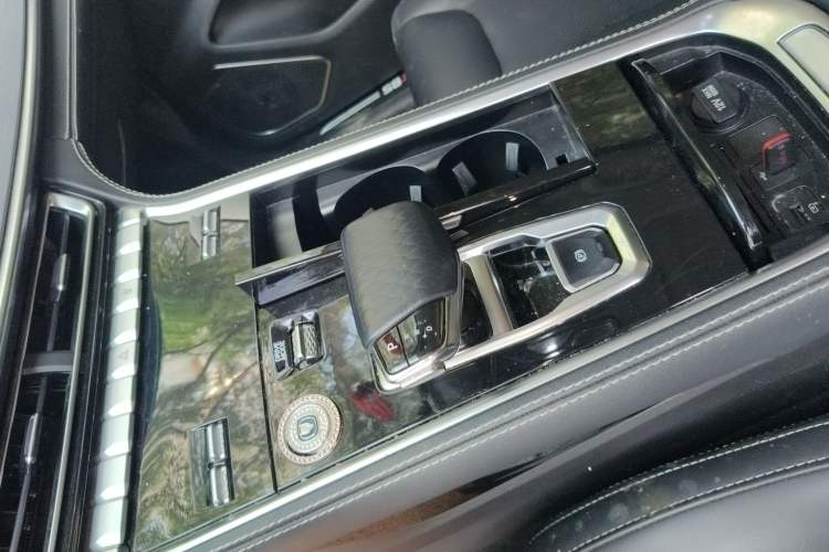 Used CHANGAN CS85 COUPE 2019 2.0T Automatic Version China V Standard Gear Lever