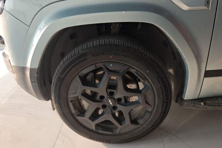 Used Formula Leopard Tai 7 2025 Model 190 km Four-Wheel Drive Ultra Edition Left Front Wheel Hub