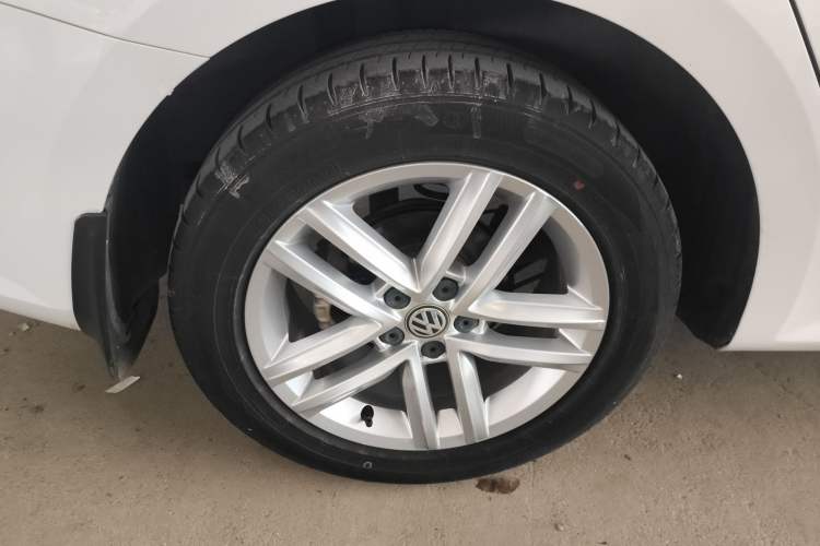 Used Volkswagen Gran Lavida 2015 230TSI DSG Comfort Edition Exterior 5