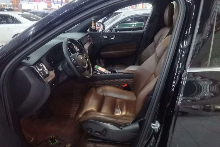 Used Volvo XC60 2023 B5 4x4 Smart Luxury Edition Left Front Seat