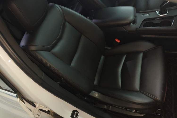 Used Cadillac XT5 2018 28E Four-Wheel Drive Tech Version