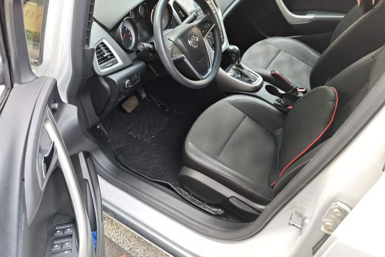 Used Buick GT 2014 XT 1.6L Automatic Fashion Edition Driver Seat