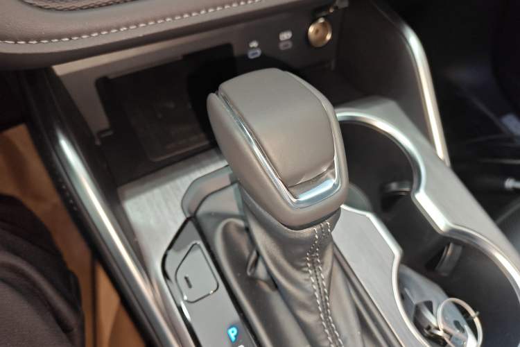 Used Toyota Crown Kluger 2026 Model 2.5L HEV All-Wheel-Drive Prestige Edition Gear Lever