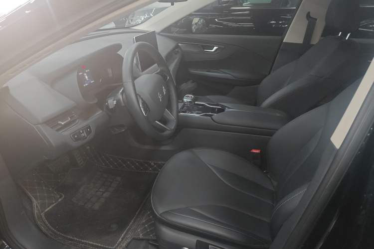 Used Hongqi E-QM5 2022 431 km Charge & Enjoy Edition Left Front Seat