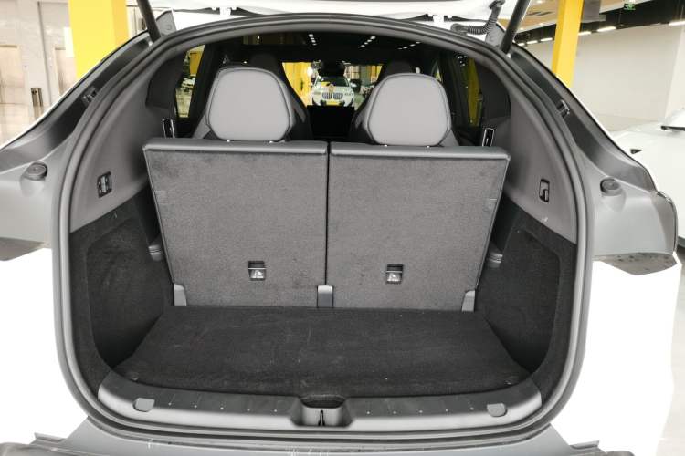 Used Tesla Model Y L 2025 Model Long-Range All-Wheel-Drive Version