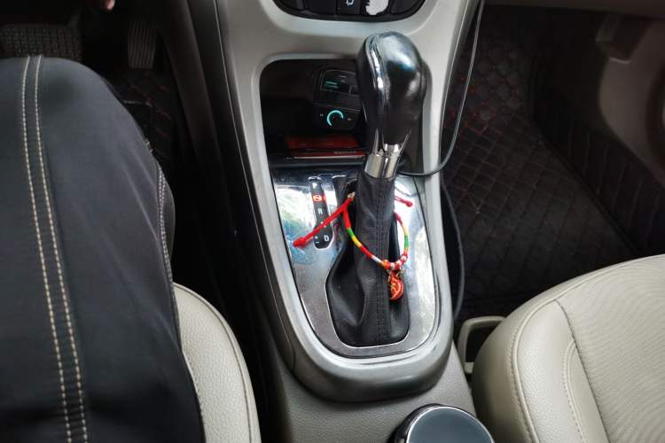 Used Buick GT 2010 GT 1.6L Automatic Fashion Edition Gear Lever