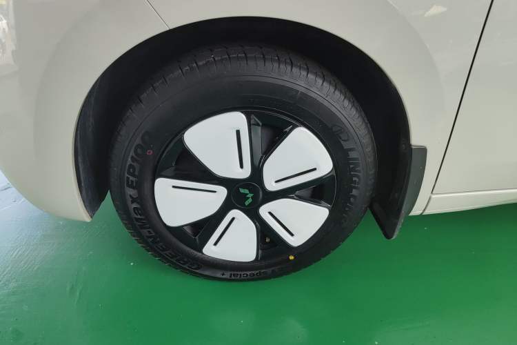 Used Wuling Hongguang MINIEV 2025 Four-Door Version Advanced Edition Exterior 4