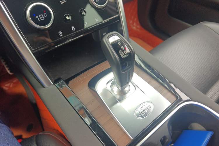 Used Land Rover Discovery Sport 2020 249 PS R-Dynamic Performance Edition Gear Lever