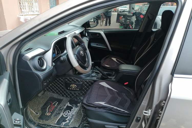 Used Toyota RAV4 2019 2.0L CVT Two-Wheel Drive Pioneer Edition China V Standard
