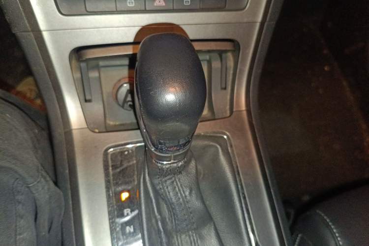 Used MG GS 2017 20T Automatic Luxury Edition Gear Lever