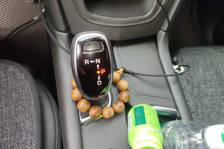 Used Cadillac XT5 2018 25T Tech Model Gear Lever