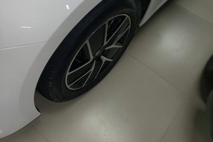 Used BYD Qin L 2024 DM-i 80KM Beyond Model Left Front Wheel Hub