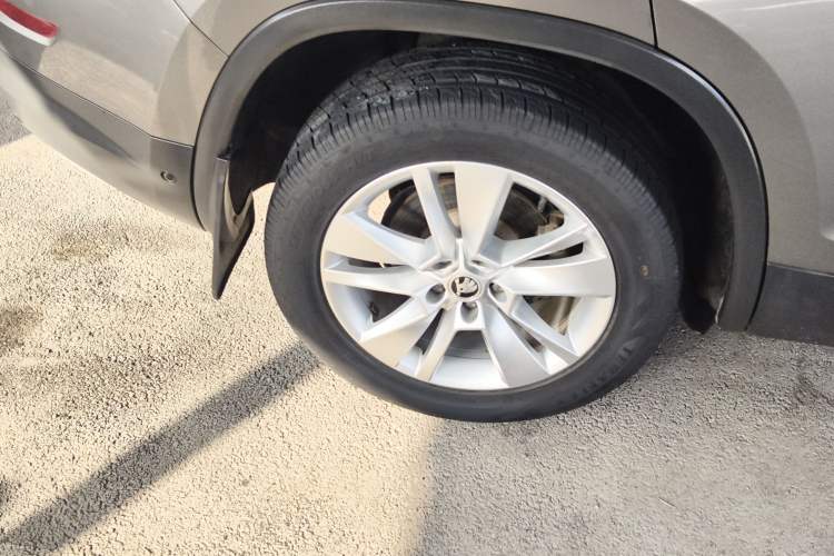 Used Skoda Kodiaq 2019 Facelifted TSI330 7-Seater Two-Wheel-Drive Luxury Enjoyment Edition China VI Standard